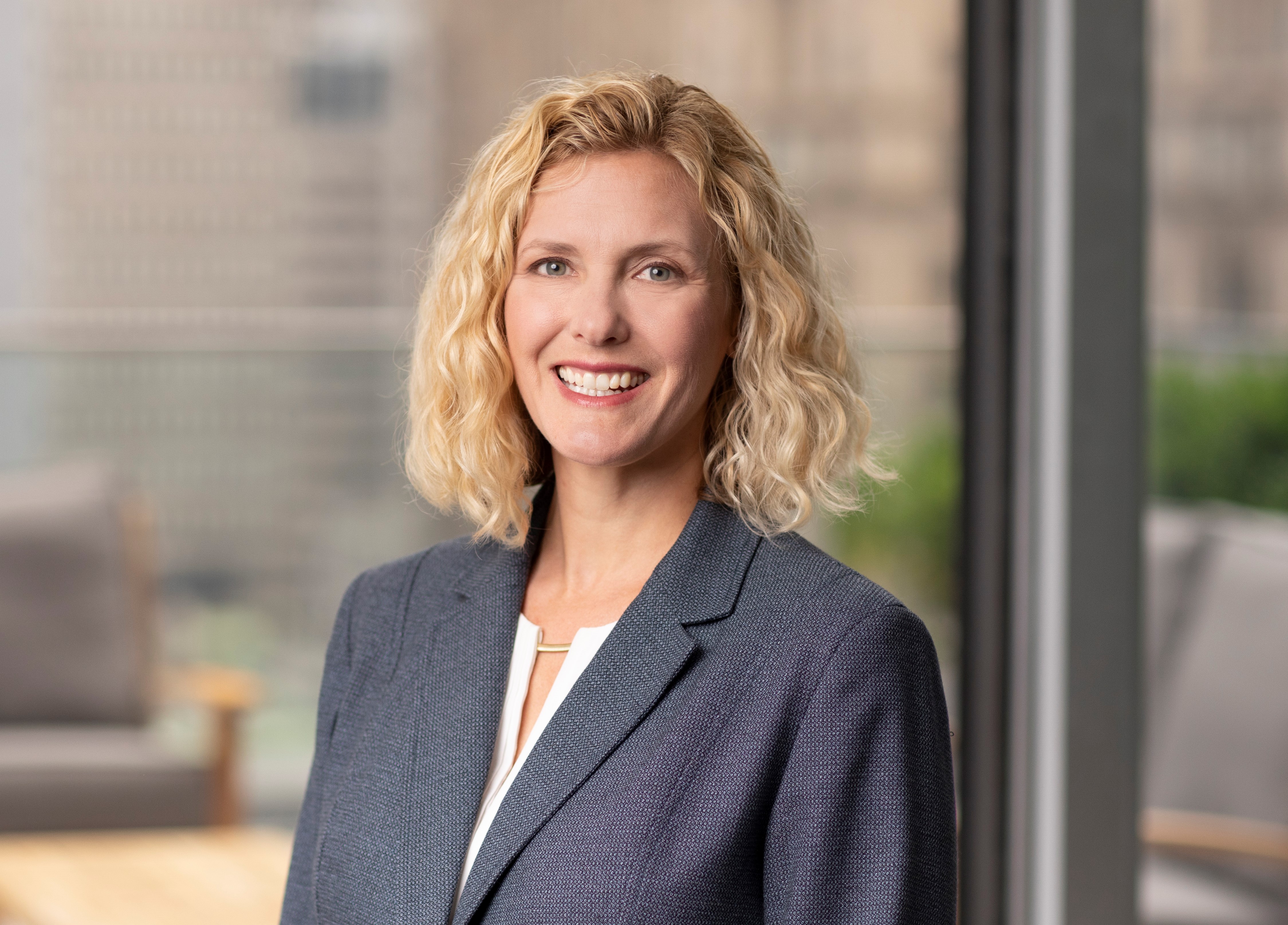 Laura Parrott headshot